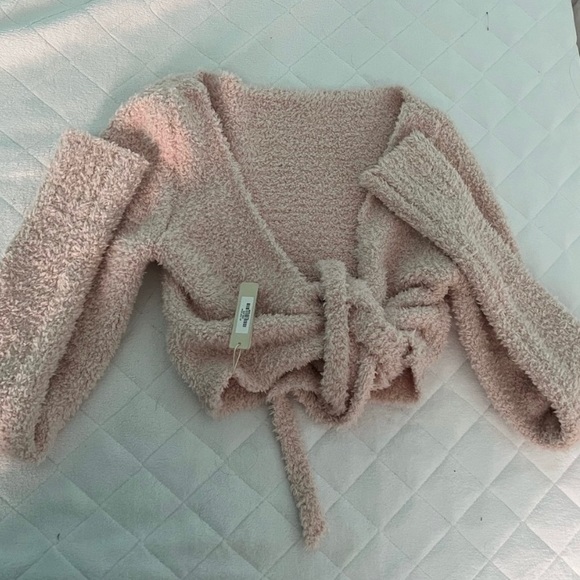 Skims pink fuzzy top. Sold out - Picture 3 of 4